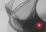 Standbild Französische Bikini Model Paris Frankreich, 1971, aus Sekunde 20 historischem Filmmaterial Videoclip 65675079026