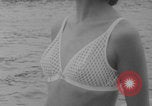 Standbild Französische Bikini Model Paris Frankreich, 1971, aus Sekunde 24 historischem Filmmaterial Videoclip 65675079026