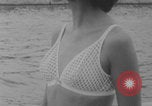 Standbild Französische Bikini Model Paris Frankreich, 1971, aus Sekunde 25 historischem Filmmaterial Videoclip 65675079026