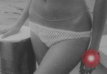 Standbild Französische Bikini Model Paris Frankreich, 1971, aus Sekunde 28 historischem Filmmaterial Videoclip 65675079026