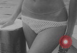 Standbild Französische Bikini Model Paris Frankreich, 1971, aus Sekunde 30 historischem Filmmaterial Videoclip 65675079026