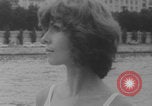 Standbild Französische Bikini Model Paris Frankreich, 1971, aus Sekunde 32 historischem Filmmaterial Videoclip 65675079026