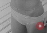 Standbild Französische Bikini Model Paris Frankreich, 1971, aus Sekunde 36 historischem Filmmaterial Videoclip 65675079026