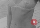 Standbild Französische Bikini Model Paris Frankreich, 1971, aus Sekunde 38 historischem Filmmaterial Videoclip 65675079026