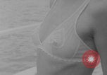 Standbild Französische Bikini Model Paris Frankreich, 1971, aus Sekunde 43 historischem Filmmaterial Videoclip 65675079026