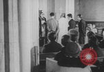 Standbild Christliche Kirche Hochzeit Vereinigtes Königreich, 1971, aus Sekunde 4 historischem Filmmaterial Videoclip 65675079027
