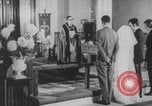 Standbild Christliche Kirche Hochzeit Vereinigtes Königreich, 1971, aus Sekunde 15 historischem Filmmaterial Videoclip 65675079027