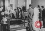 Standbild Christliche Kirche Hochzeit Vereinigtes Königreich, 1971, aus Sekunde 16 historischem Filmmaterial Videoclip 65675079027