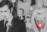 Standbild Christliche Kirche Hochzeit Vereinigtes Königreich, 1971, aus Sekunde 27 historischem Filmmaterial Videoclip 65675079027