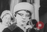 Standbild Christliche Kirche Hochzeit Vereinigtes Königreich, 1971, aus Sekunde 28 historischem Filmmaterial Videoclip 65675079027