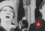 Standbild Christliche Kirche Hochzeit Vereinigtes Königreich, 1971, aus Sekunde 32 historischem Filmmaterial Videoclip 65675079027
