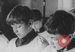 Standbild Christliche Kirche Hochzeit Vereinigtes Königreich, 1971, aus Sekunde 51 historischem Filmmaterial Videoclip 65675079027