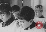 Standbild Christliche Kirche Hochzeit Vereinigtes Königreich, 1971, aus Sekunde 52 historischem Filmmaterial Videoclip 65675079027