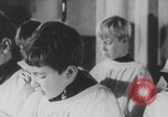 Standbild Christliche Kirche Hochzeit Vereinigtes Königreich, 1971, aus Sekunde 53 historischem Filmmaterial Videoclip 65675079027