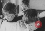 Standbild Christliche Kirche Hochzeit Vereinigtes Königreich, 1971, aus Sekunde 57 historischem Filmmaterial Videoclip 65675079027
