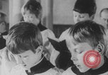 Standbild Christliche Kirche Hochzeit Vereinigtes Königreich, 1971, aus Sekunde 59 historischem Filmmaterial Videoclip 65675079027