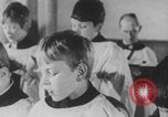 Standbild Christliche Kirche Hochzeit Vereinigtes Königreich, 1971, aus Sekunde 61 historischem Filmmaterial Videoclip 65675079027