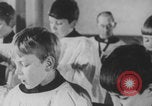 Standbild Christliche Kirche Hochzeit Vereinigtes Königreich, 1971, aus Sekunde 62 historischem Filmmaterial Videoclip 65675079027