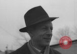 Standbild 1956 Ungarische Revolution Flüchtlinge United States USA, 1956, aus Sekunde 25 historischem Filmmaterial Videoclip 65675079029