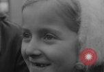 Standbild 1956 Ungarische Revolution Flüchtlinge United States USA, 1956, aus Sekunde 26 historischem Filmmaterial Videoclip 65675079029