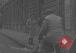 Standbild Flüchtlinge Budapest Ungarn, 1956, aus Sekunde 35 historischem Filmmaterial Videoclip 65675079031