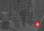Standbild Flüchtlinge Budapest Ungarn, 1956, aus Sekunde 36 historischem Filmmaterial Videoclip 65675079031