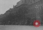 Standbild Flüchtlinge Budapest Ungarn, 1956, aus Sekunde 58 historischem Filmmaterial Videoclip 65675079031