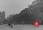 Standbild Flüchtlinge Budapest Ungarn, 1956, aus Sekunde 59 historischem Filmmaterial Videoclip 65675079031