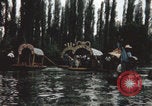 Immagine di Canali Xochimilco Città del Messico Messico, 1962, secondo 24 filmato di repertorio 65675079064