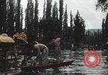 Immagine di Canali Xochimilco Città del Messico Messico, 1962, secondo 36 filmato di repertorio 65675079064