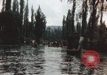 Immagine di Canali Xochimilco Città del Messico Messico, 1962, secondo 43 filmato di repertorio 65675079064