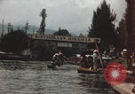 Immagine di Canali Xochimilco Città del Messico Messico, 1962, secondo 62 filmato di repertorio 65675079064
