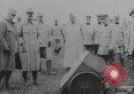 Image les soldats font la démonstration de chars de super-réducteur France, 1914, de la seconde 24 séquences d'archives historiques vidéo 65675079173