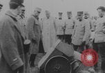 Image les soldats font la démonstration de chars de super-réducteur France, 1914, de la seconde 25 séquences d'archives historiques vidéo 65675079173