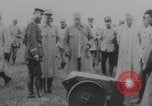 Image les soldats font la démonstration de chars de super-réducteur France, 1914, de la seconde 29 séquences d'archives historiques vidéo 65675079173
