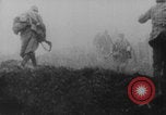 Standbild Französische Soldaten kämpfen gegen Deutsche 1 Weltkrieg Verdun Frankreich, 1916, aus Sekunde 14 historischem Filmmaterial Videoclip 65675079194