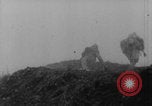 Standbild Französische Soldaten kämpfen gegen Deutsche 1 Weltkrieg Verdun Frankreich, 1916, aus Sekunde 23 historischem Filmmaterial Videoclip 65675079194