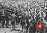 Standbild United States Navy und Armee ankommen Frankreich WWI Frankreich, 1917, aus Sekunde 21 historischem Filmmaterial Videoclip 65675079195