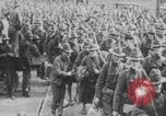 Standbild United States Navy und Armee ankommen Frankreich WWI Frankreich, 1917, aus Sekunde 22 historischem Filmmaterial Videoclip 65675079195