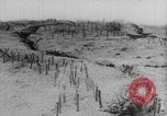 Image Les Allemands chargent la première Guerre mondiale sur le champ de bataille Europe, 1918, de la seconde 1 séquences d'archives historiques vidéo 65675079197