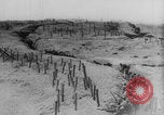 Image Les Allemands chargent la première Guerre mondiale sur le champ de bataille Europe, 1918, de la seconde 4 séquences d'archives historiques vidéo 65675079197