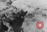 Image Les Allemands chargent la première Guerre mondiale sur le champ de bataille Europe, 1918, de la seconde 5 séquences d'archives historiques vidéo 65675079197