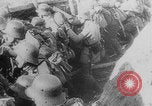 Image Les Allemands chargent la première Guerre mondiale sur le champ de bataille Europe, 1918, de la seconde 11 séquences d'archives historiques vidéo 65675079197
