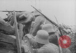 Image Les Allemands chargent la première Guerre mondiale sur le champ de bataille Europe, 1918, de la seconde 17 séquences d'archives historiques vidéo 65675079197