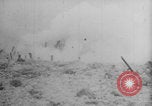 Image Les Allemands chargent la première Guerre mondiale sur le champ de bataille Europe, 1918, de la seconde 26 séquences d'archives historiques vidéo 65675079197