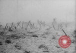 Image Les Allemands chargent la première Guerre mondiale sur le champ de bataille Europe, 1918, de la seconde 30 séquences d'archives historiques vidéo 65675079197
