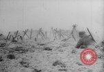 Image Les Allemands chargent la première Guerre mondiale sur le champ de bataille Europe, 1918, de la seconde 31 séquences d'archives historiques vidéo 65675079197