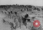 Image Les Allemands chargent la première Guerre mondiale sur le champ de bataille Europe, 1918, de la seconde 39 séquences d'archives historiques vidéo 65675079197
