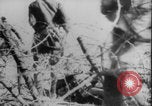 Image Les Allemands chargent la première Guerre mondiale sur le champ de bataille Europe, 1918, de la seconde 41 séquences d'archives historiques vidéo 65675079197