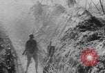 Image Les Allemands chargent la première Guerre mondiale sur le champ de bataille Europe, 1918, de la seconde 48 séquences d'archives historiques vidéo 65675079197